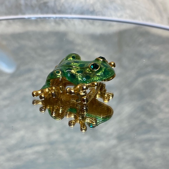 Vintage Brooch / Pin, Figural Frog, Green Enamel with Black Stones, Gold Tone - Picture 11 of 11